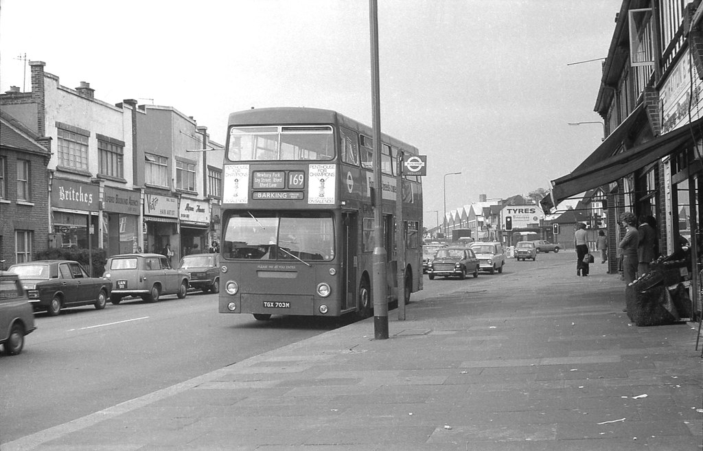 DMS703 at Green Gate, Newbury Park DMS703 picks up at the … Flickr