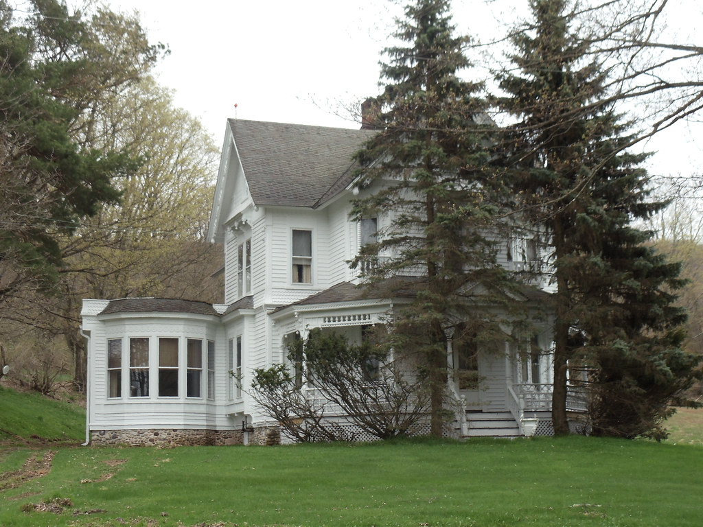 Bovina, New York Bob Denver (Gilligan) owned this house at… Flickr