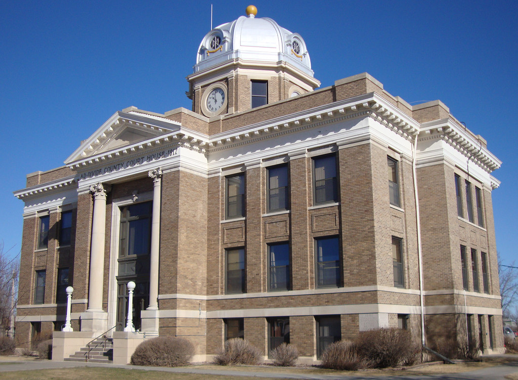 Divide County Courthouse (Crosby, North Dakota) This outst… Flickr