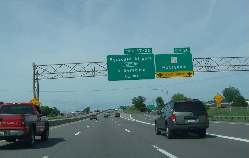 Mattydale, NY I81 Mattydale, NY I81 Northbound at Exit… Flickr