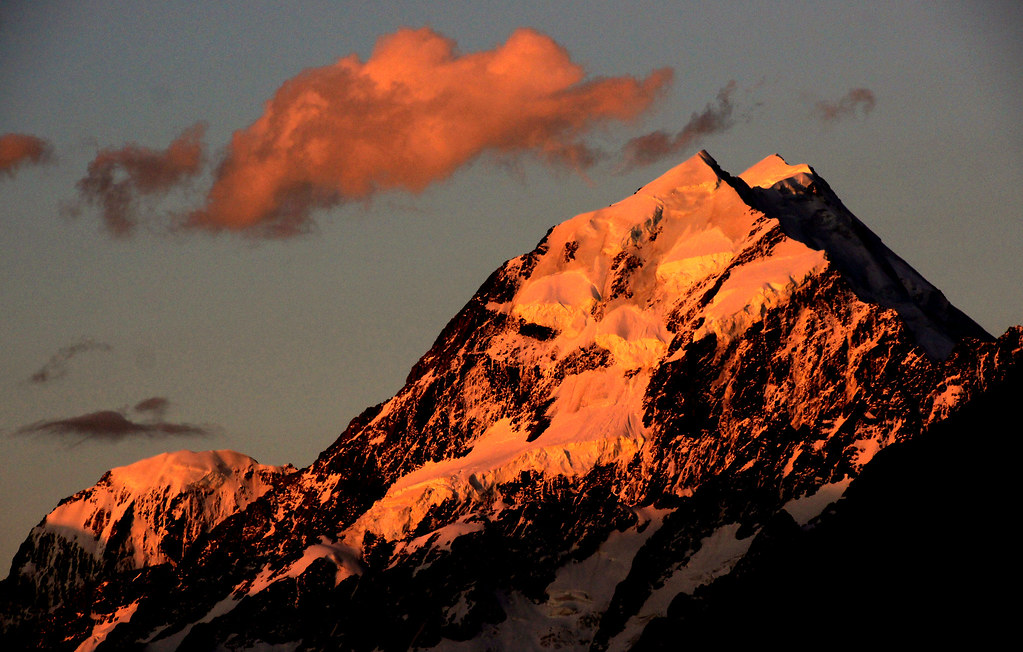 Sunset on Mount Cook NZ. Mount Cook is New Zealand's talle… Flickr