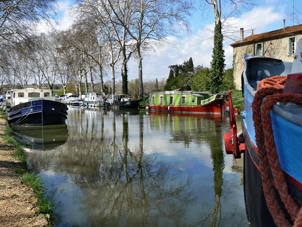 Halte au port .. de Capestang (Hérault, France) Joëlle Gonano