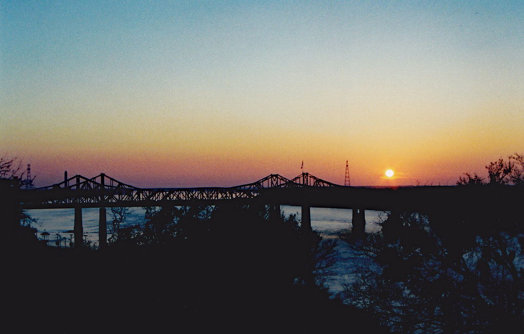 Sunset at Vicksburg Sunset over the Mississippi River in V… stevesheriw Flickr