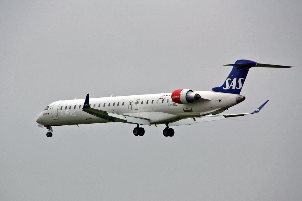 Canadair Rj 900 : LN-RNL Canadair RJ-900 SAS BRU 22-09-13 | Roy Grummitt ...
