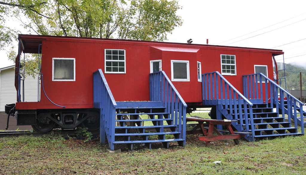 Warfield, Kentucky (1 of 5) Nickel Plate Road (NKP) 413 to… Flickr