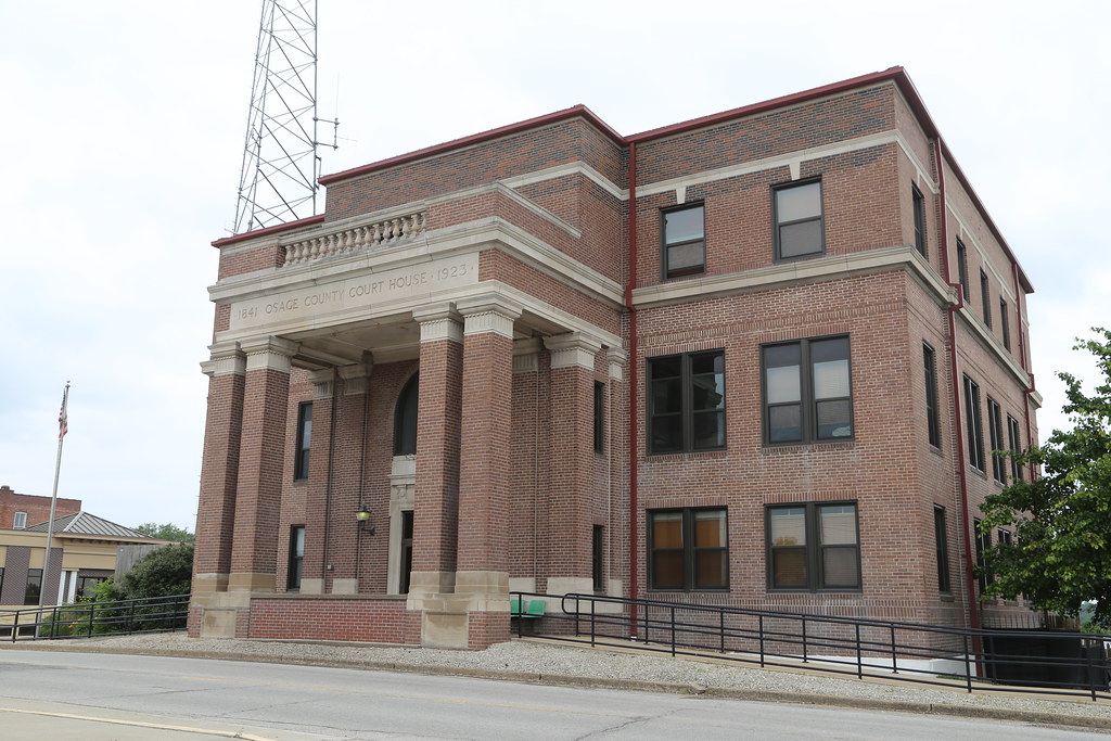 Linn Missouri, County Courthouse, Osage County MO Google M… Bruce Wicks Flickr