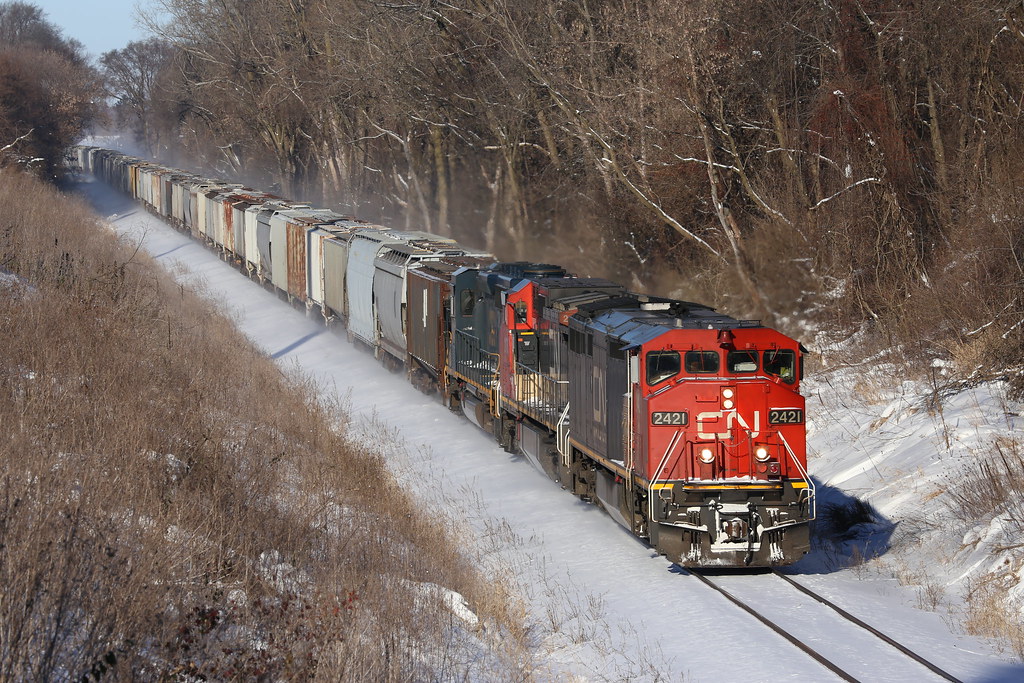 plato center EB CN train G884 seen passing through Plato C… Flickr