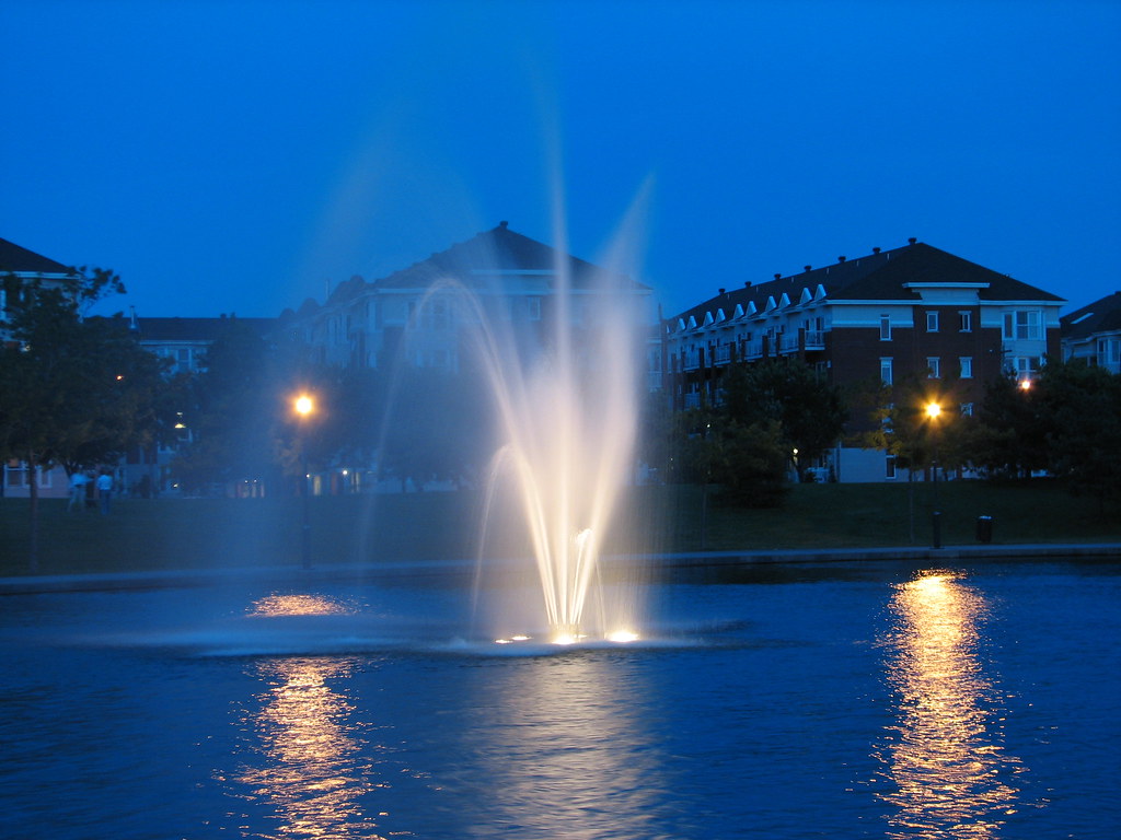 Water Fountain The fountain is back at Parc Jarry. The fro… Flickr