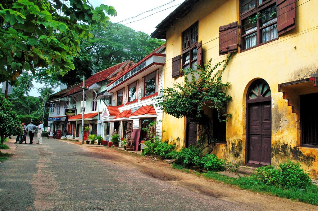 kochi fort street DSC_2218 copy A street in Fort Kochi qui… Flickr