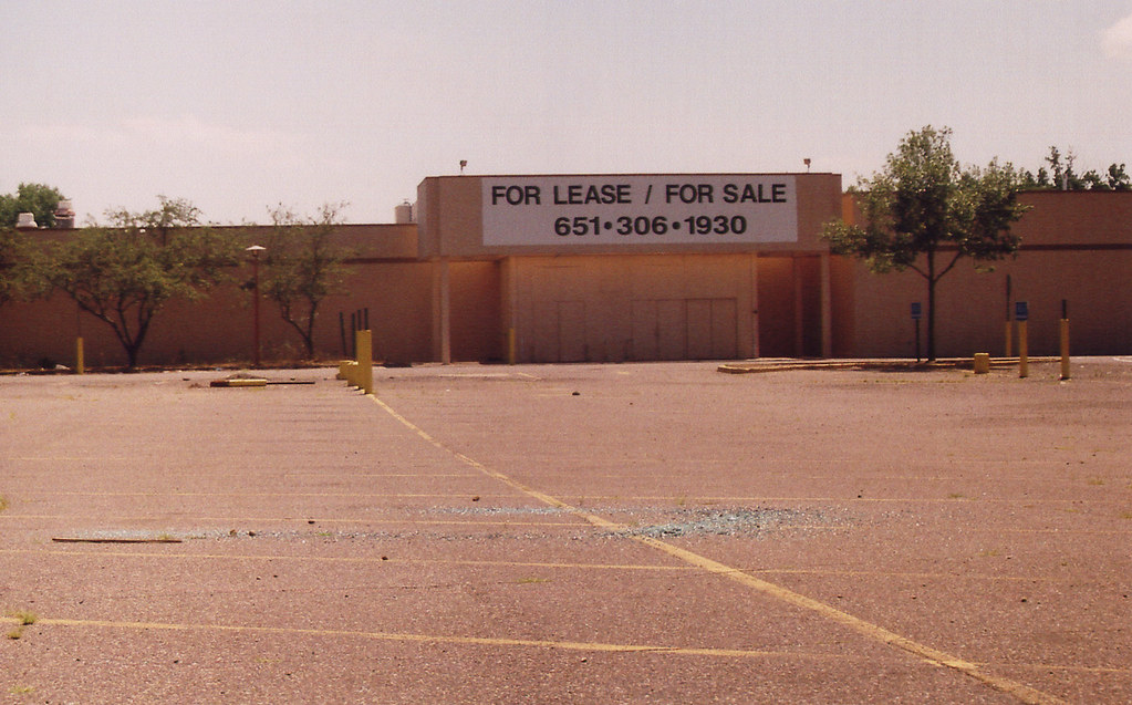 CR4 Abandoned Target store, Coon Rapids MN. I'm surprised… Flickr