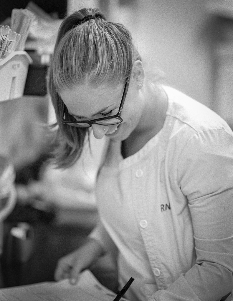 Abbie Nikon F6, 85mm/f1.4, Ilford XP2 200, Rodinal 1100 … Flickr