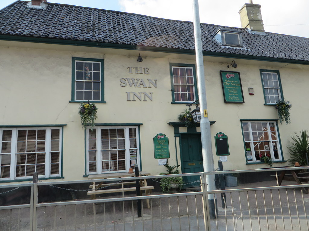 Long Stratton Norfolk The Swan inn, Long Stratton Norfol… Flickr