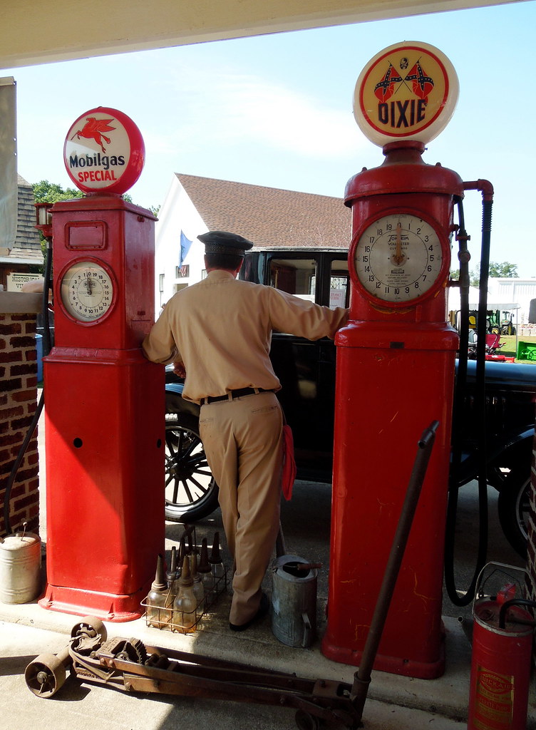 MI Allegan County Fair Gas Station Pumps Attendant DS 2015… Flickr