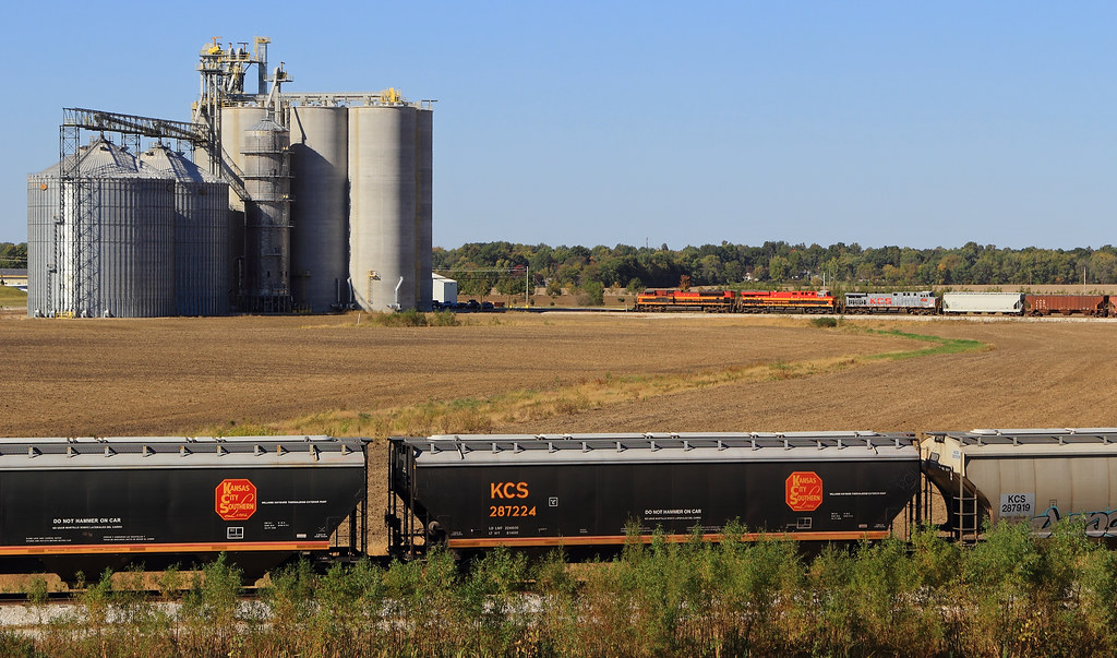 Bartlett Grain Terminal A KCS grain train waits to be load… Flickr