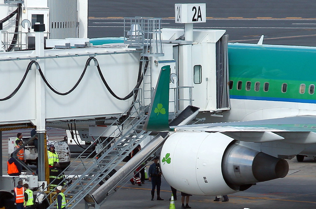 Aer Lingus 7572Q8 (EILBS) Closeup of the damage done wh… Flickr