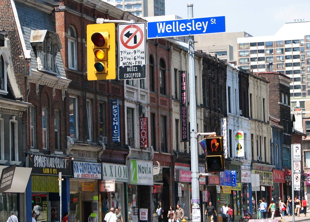 Yonge Street at Wellesley, Toronto viviloob Flickr