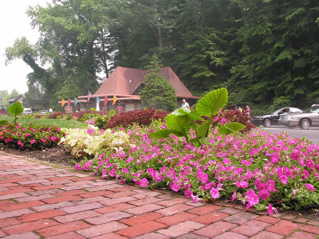 Biltmore Estate Gift Shop at the Entrance Asheville, Nor… Flickr