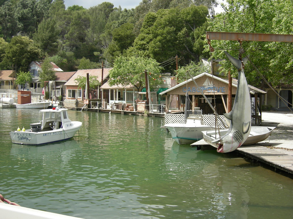 Amity Lake a fresh catch and a police boat April 2006 (c… Flickr