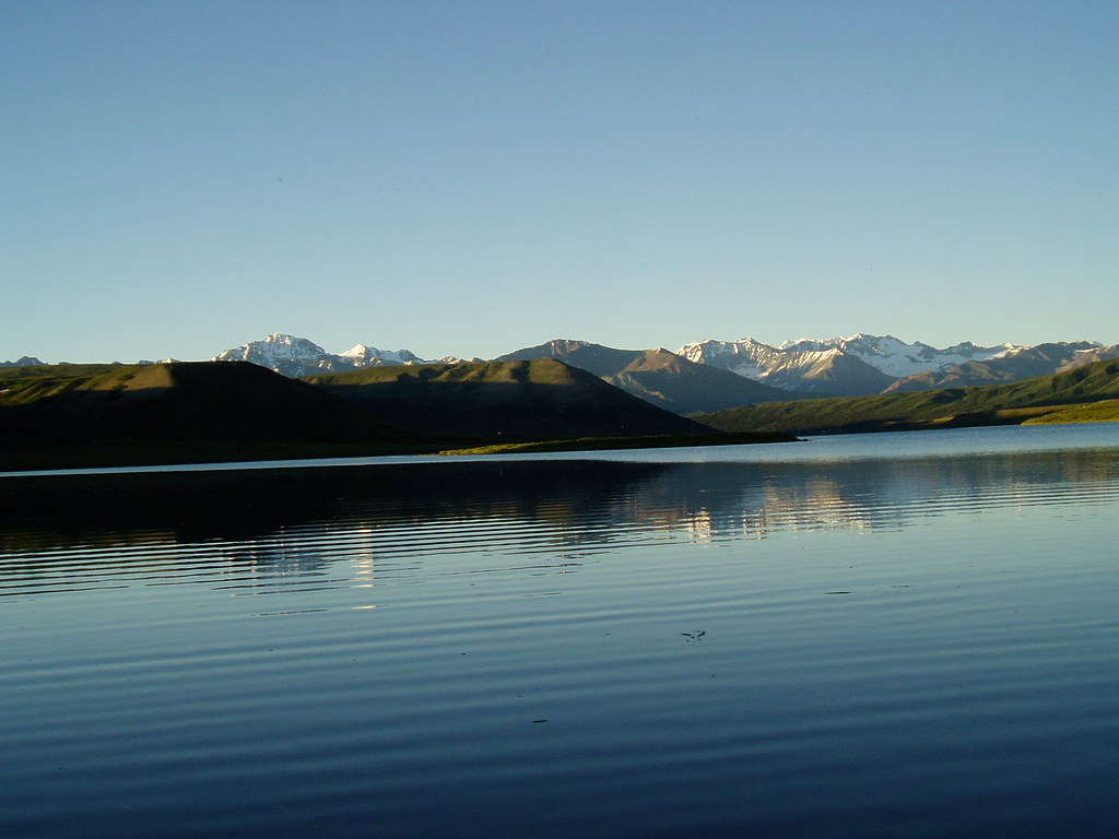 Fielding lake, Alaska early morning the lake was so smooth… Flickr