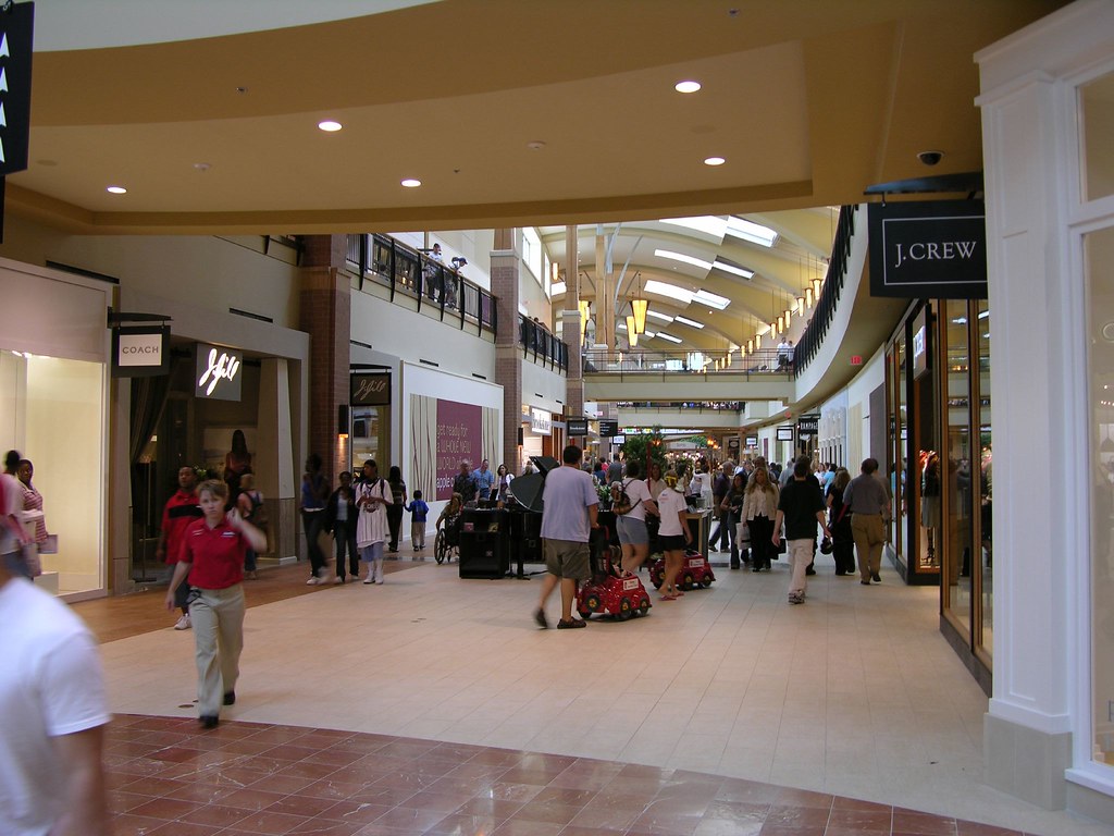 Jordan Creek Mall, opening day (65) Opening day at Jordan … Flickr