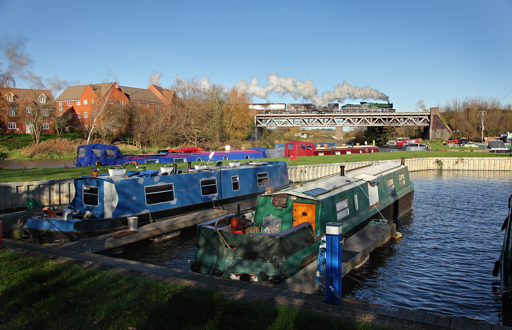 Evesham Marina 4965 crosses the River Avon at Evesham head… Flickr