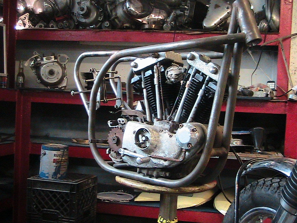 nortonfeatherbedreplicaframewrightshiftharleymotor… Flickr