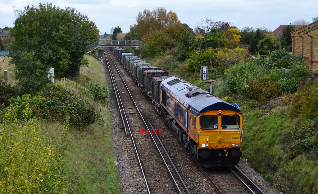 66768 Hounslow 66768 is seen approaching Heath Road in Hou… Flickr