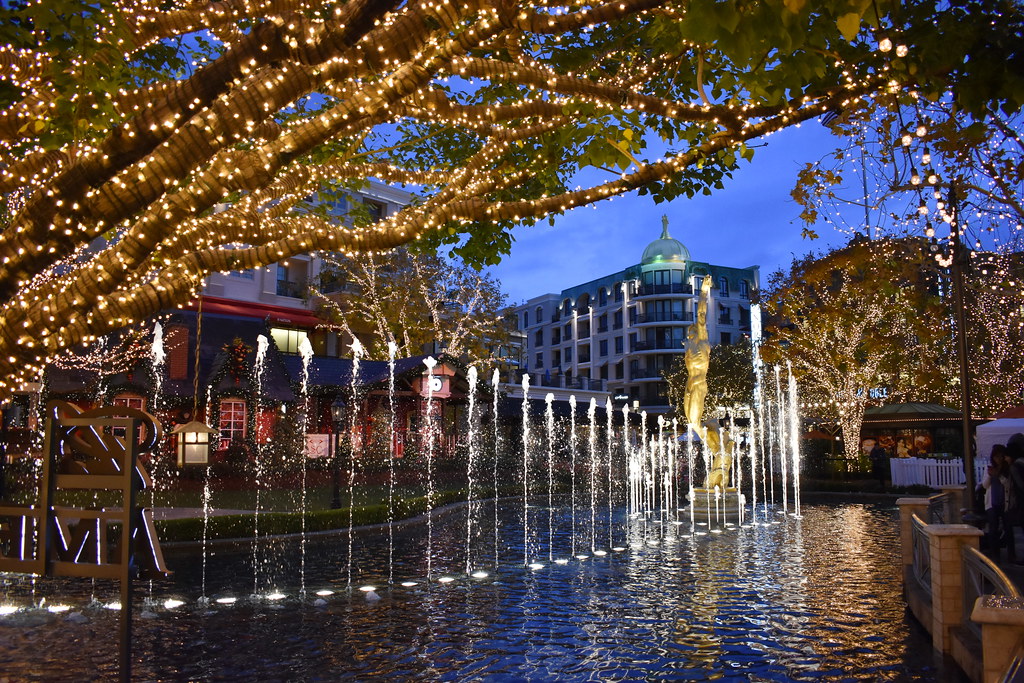 Americana at Brand, Christmas 2016 For holiday lights, you… Flickr