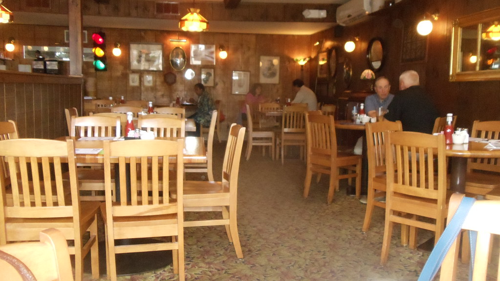 Lewiston, New York August 25, 2015 dining area of APPLE G… Flickr