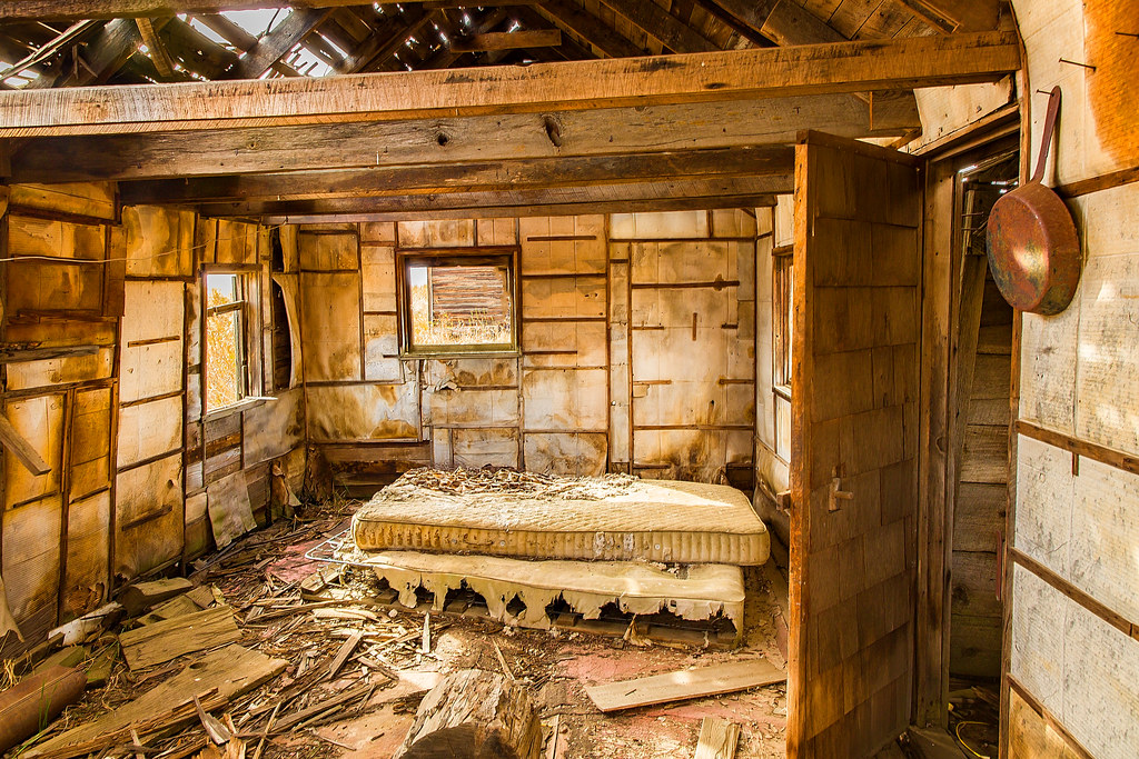 Sleep Country? Mattresses in a small abandoned house in Fl… Flickr