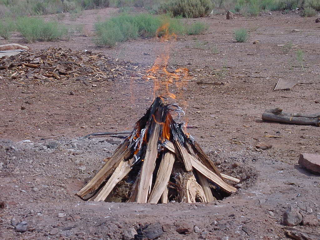 Navajo Pottery Firing Preparing the Fire 1 archtecgeek Flickr