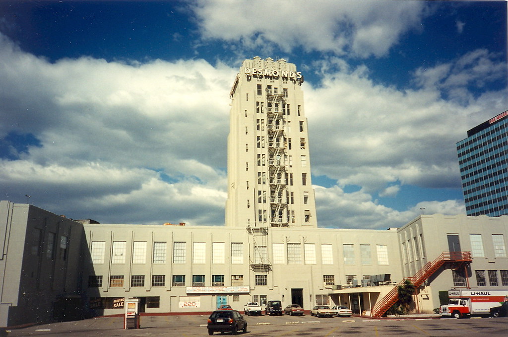 Desmond's Store, Los Angeles The historic old Desmond's de… Flickr