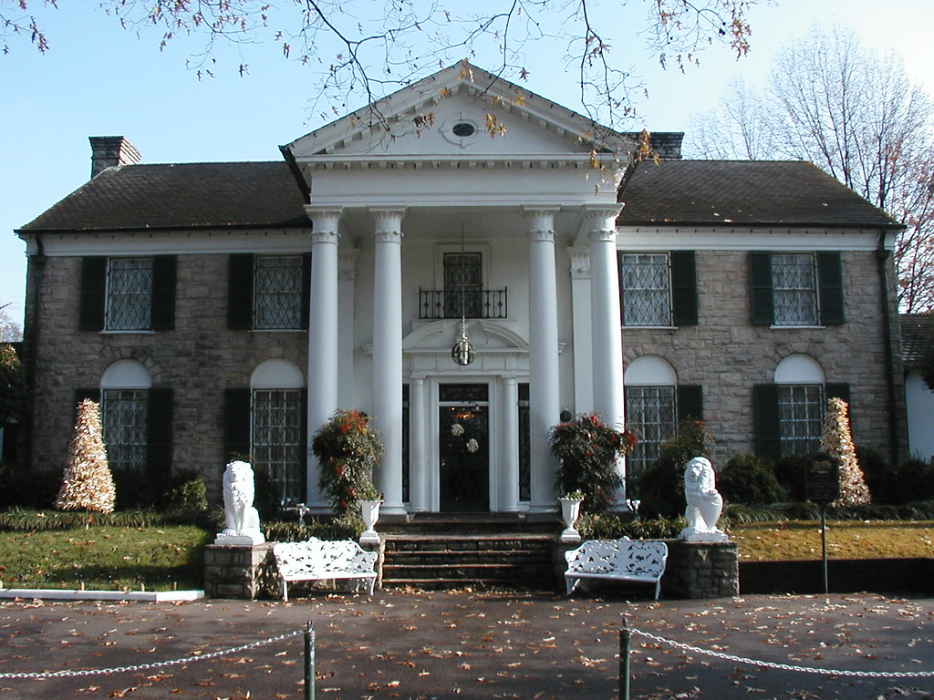 Graceland Estate in Memphis, Tennessee Graceland Mansion … Flickr
