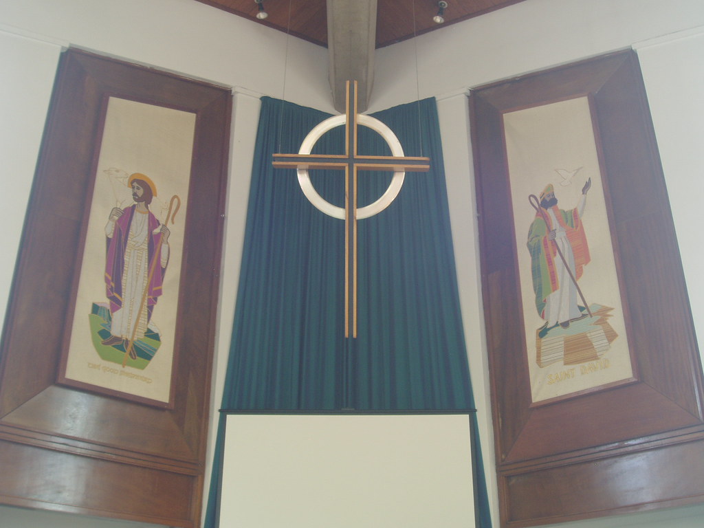 Sanctuary, St David's, Coalville St David's church in the … Flickr