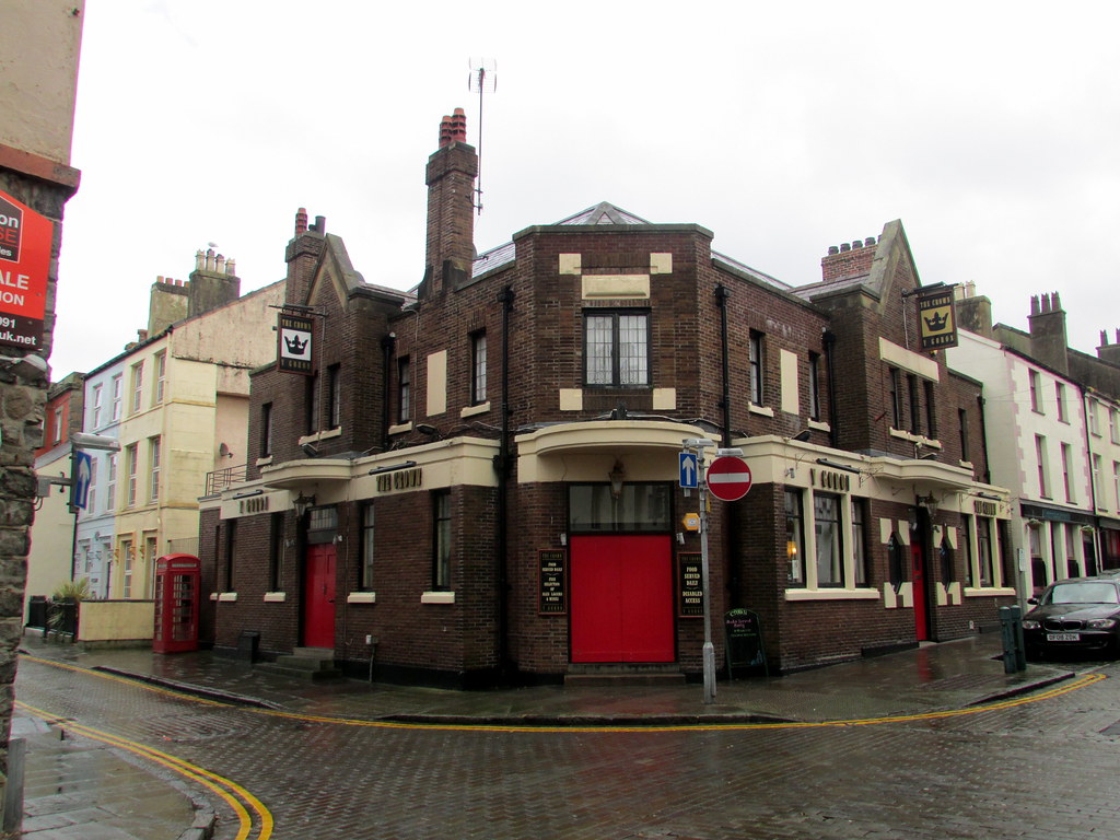 The Crown High Street, Caernarfon. Reading Tom Flickr