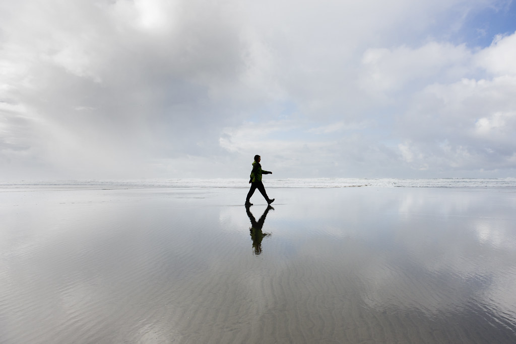Walking on a Mirror A walk in the tidal zone of the Oregon… Flickr