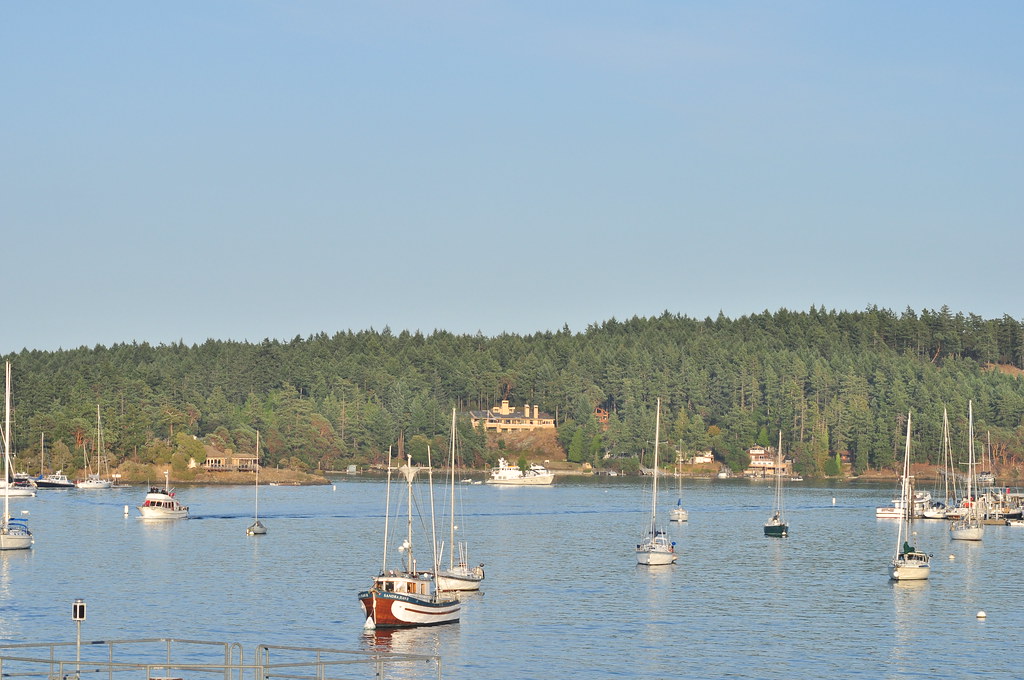 Friday Harbor, WA boats in harbor 03 Joe Mabel Flickr