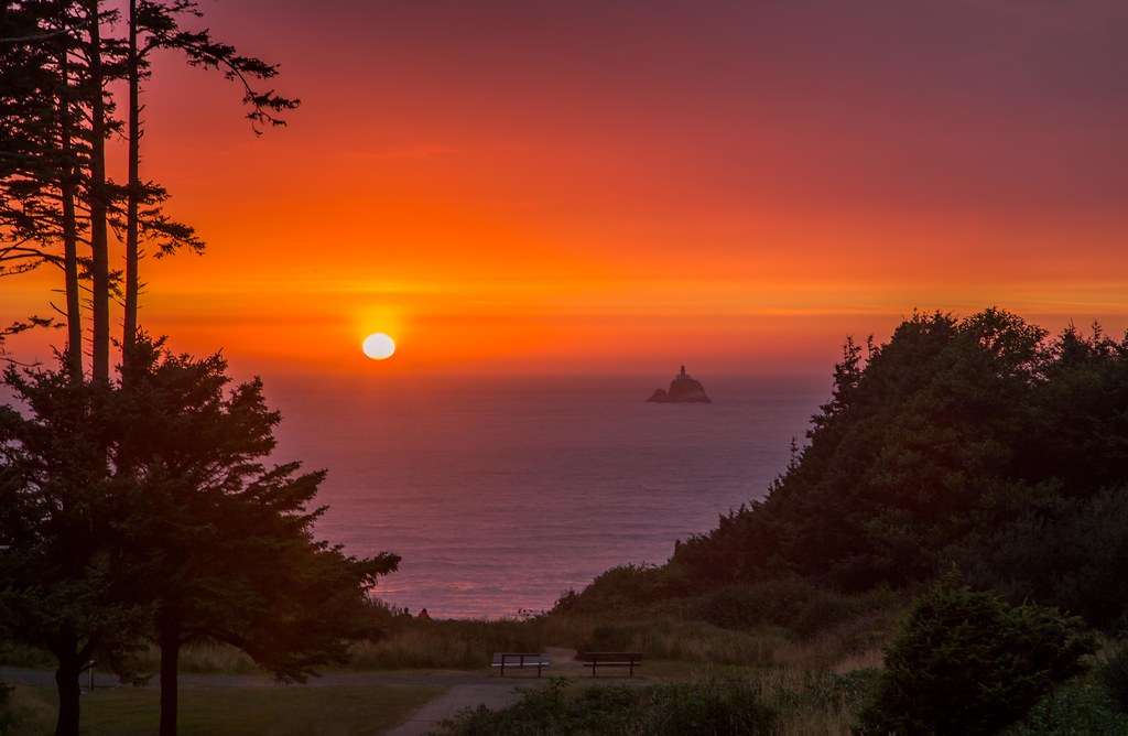 Sundown on the Oregon Coast I was treated to this brillian… Flickr