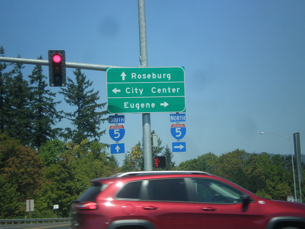 Gateway Blvd. north at I5/Row River Road. a photo on Flickriver