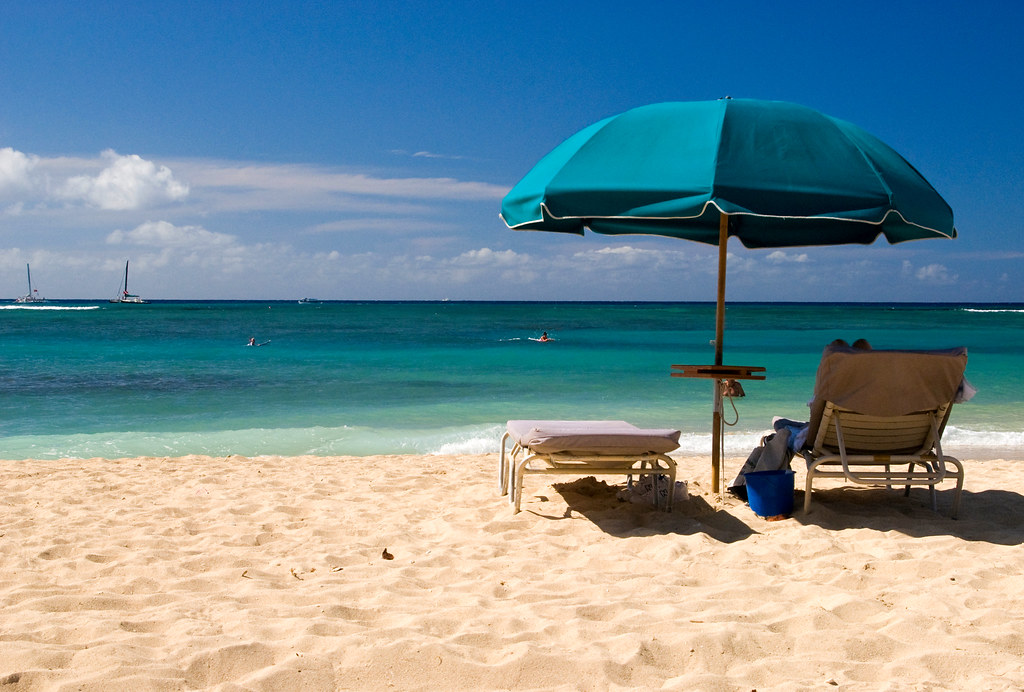 081107.111348 Umbrella and chairs on Waikiki Beach Honolul… Flickr