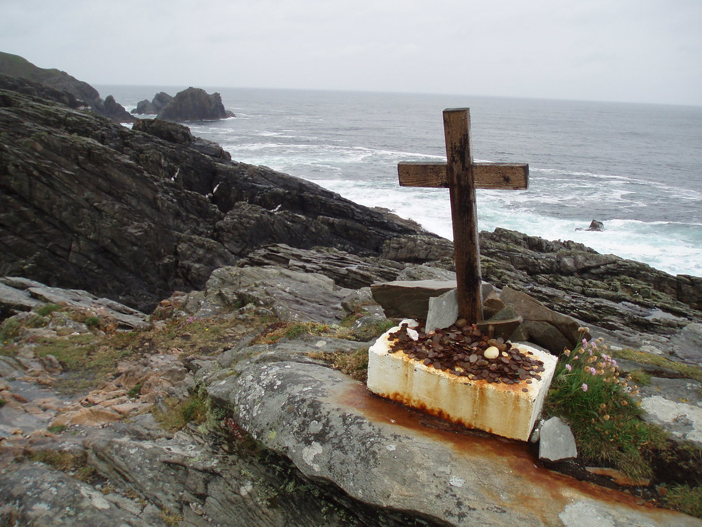 Malin Head | A cross and coins left by visitors to Malin Hea… | Flickr