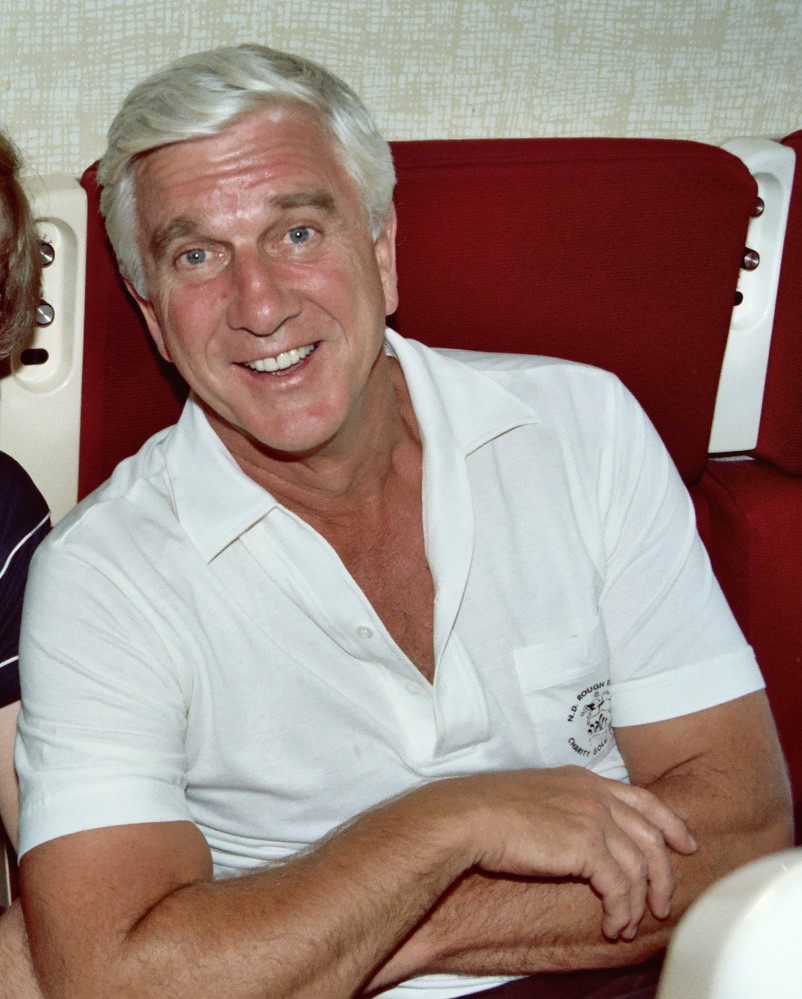 Leslie Nielsen (on an airplane) 1982, in a first class sea… Flickr