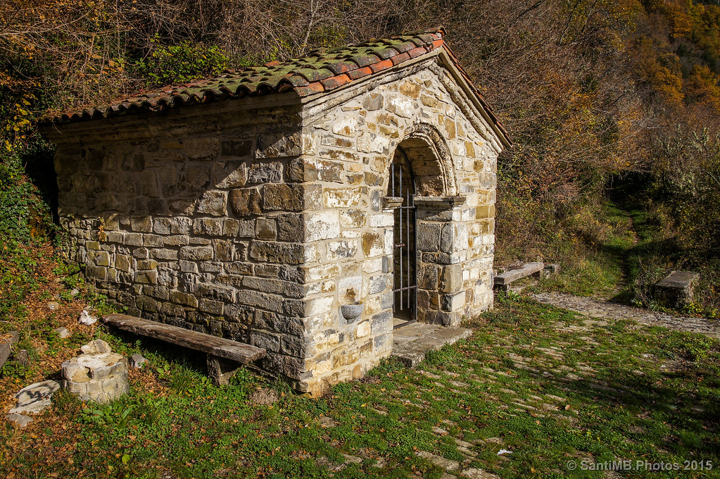 El portal La diminuta ermita de Belén que nos invita a hac… Flickr