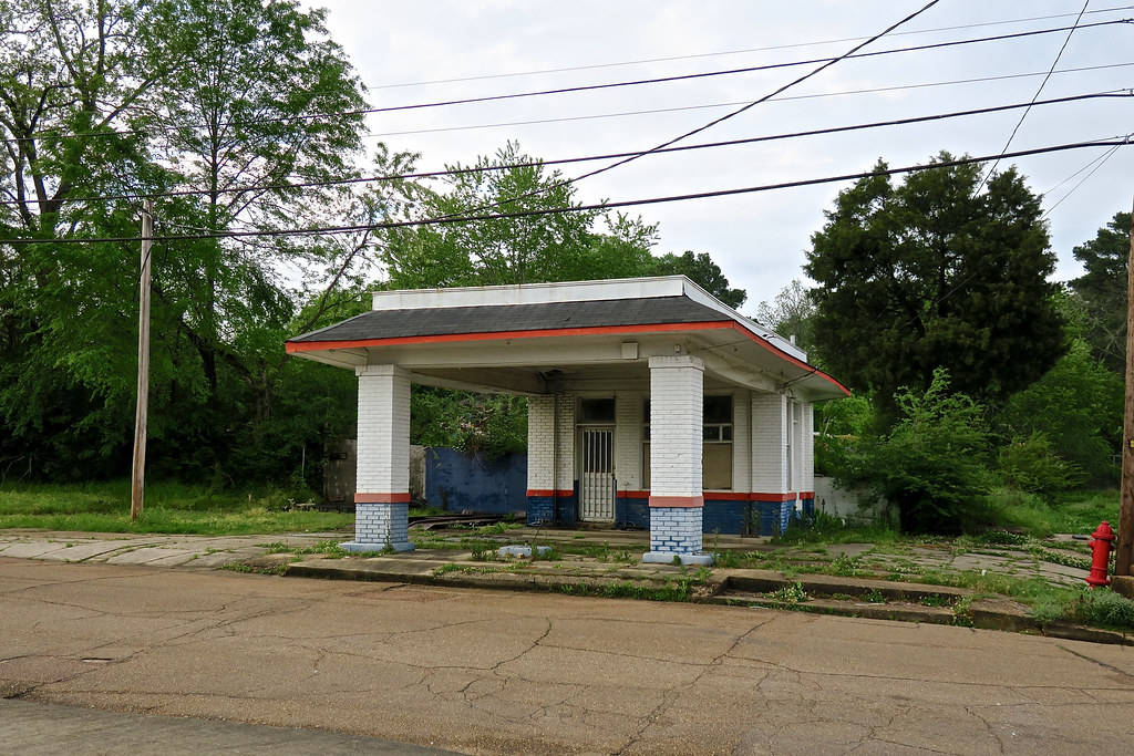 Abandoned Gas Station, Winona, MS An abandoned as station … Flickr