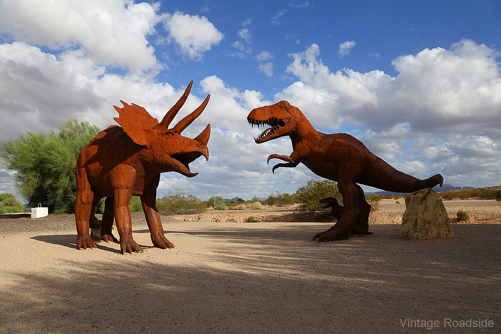 Roadside Dinosaurs Gila Bend, AZ A pair of amazing metal… Flickr