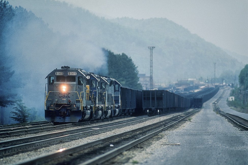 8149 South 51189 Erwin, Tn. CSX 8149 leads an four unit… Flickr