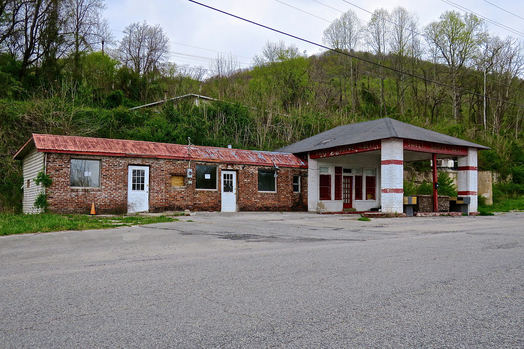 Abandoned Gas Station, LaFollette, TN A very old abandoned… Flickr