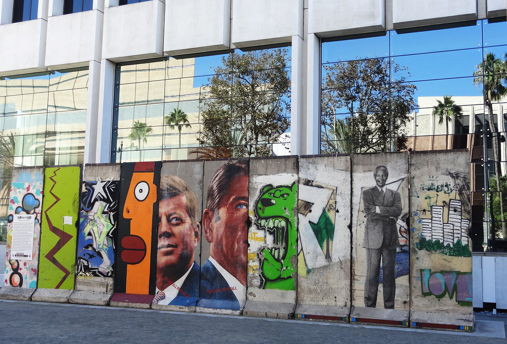 Berlin Wall segments, Los Angeles The largest stretch of t… Flickr