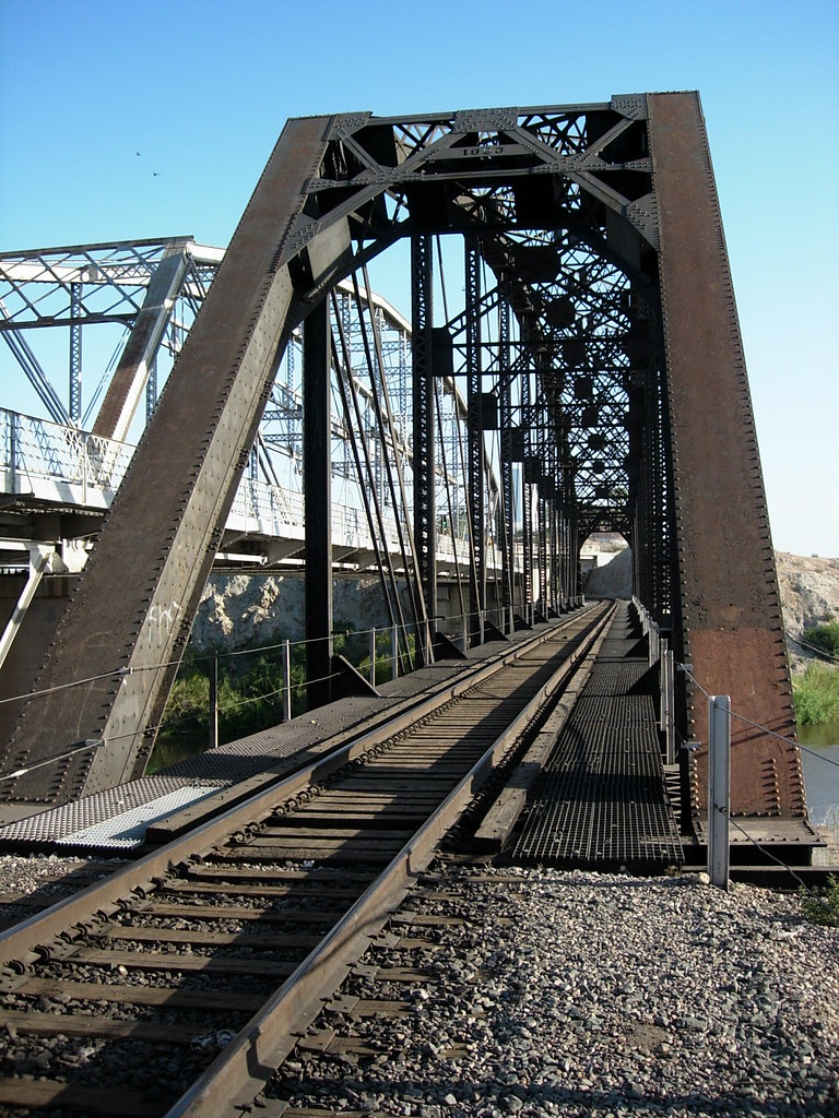 Steel Bridge Looking from Arizona towards California Chris Sansenbach Flickr