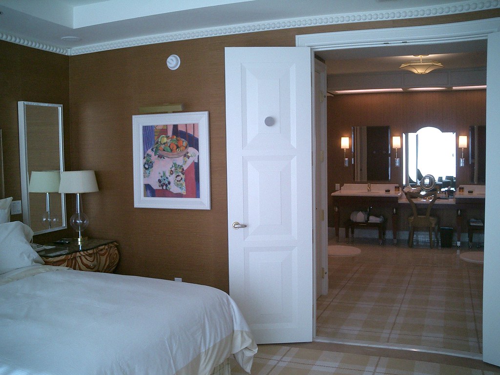 Wynn Las Vegas Bed/bath. Pierre Omidyar Flickr
